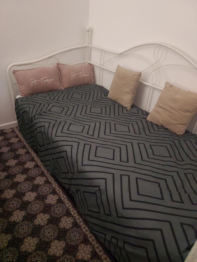 Appartement Meuble Avec Deux Chambres 穆兰 外观 照片