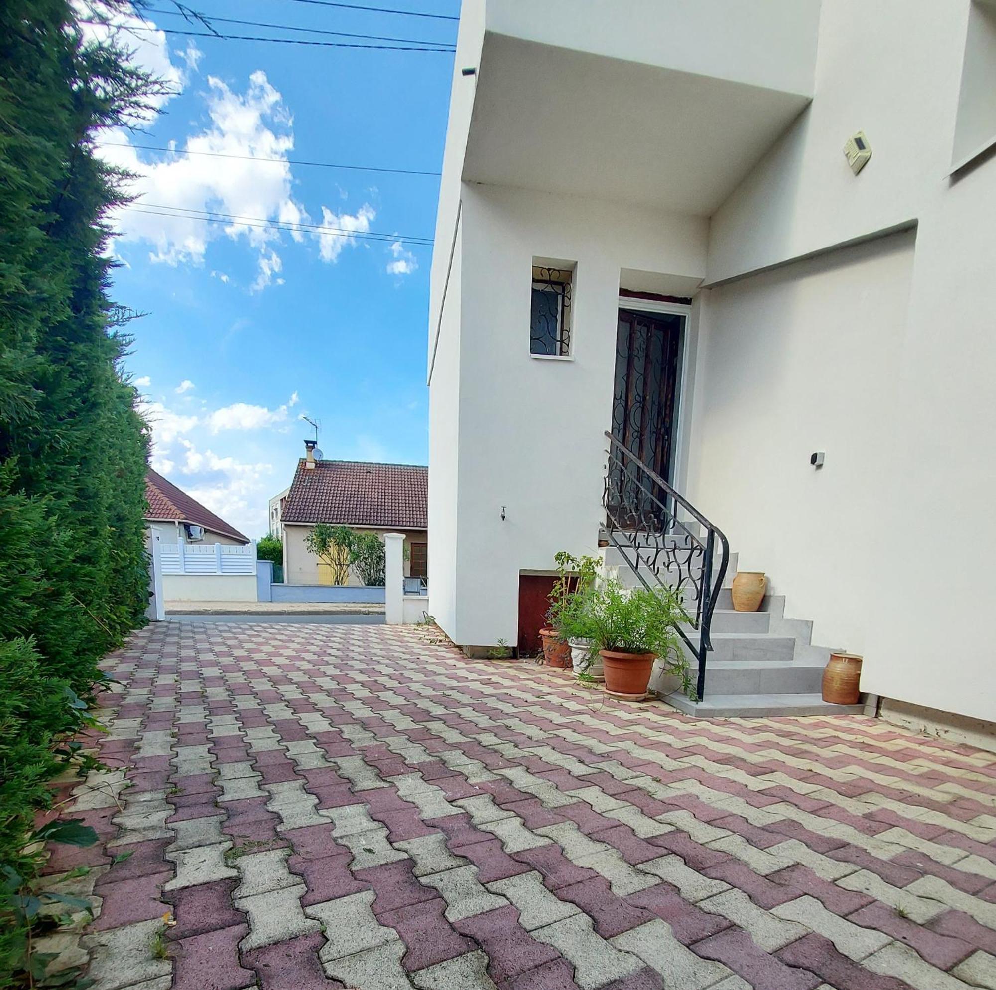 Appartement Meuble Avec Deux Chambres 穆兰 外观 照片